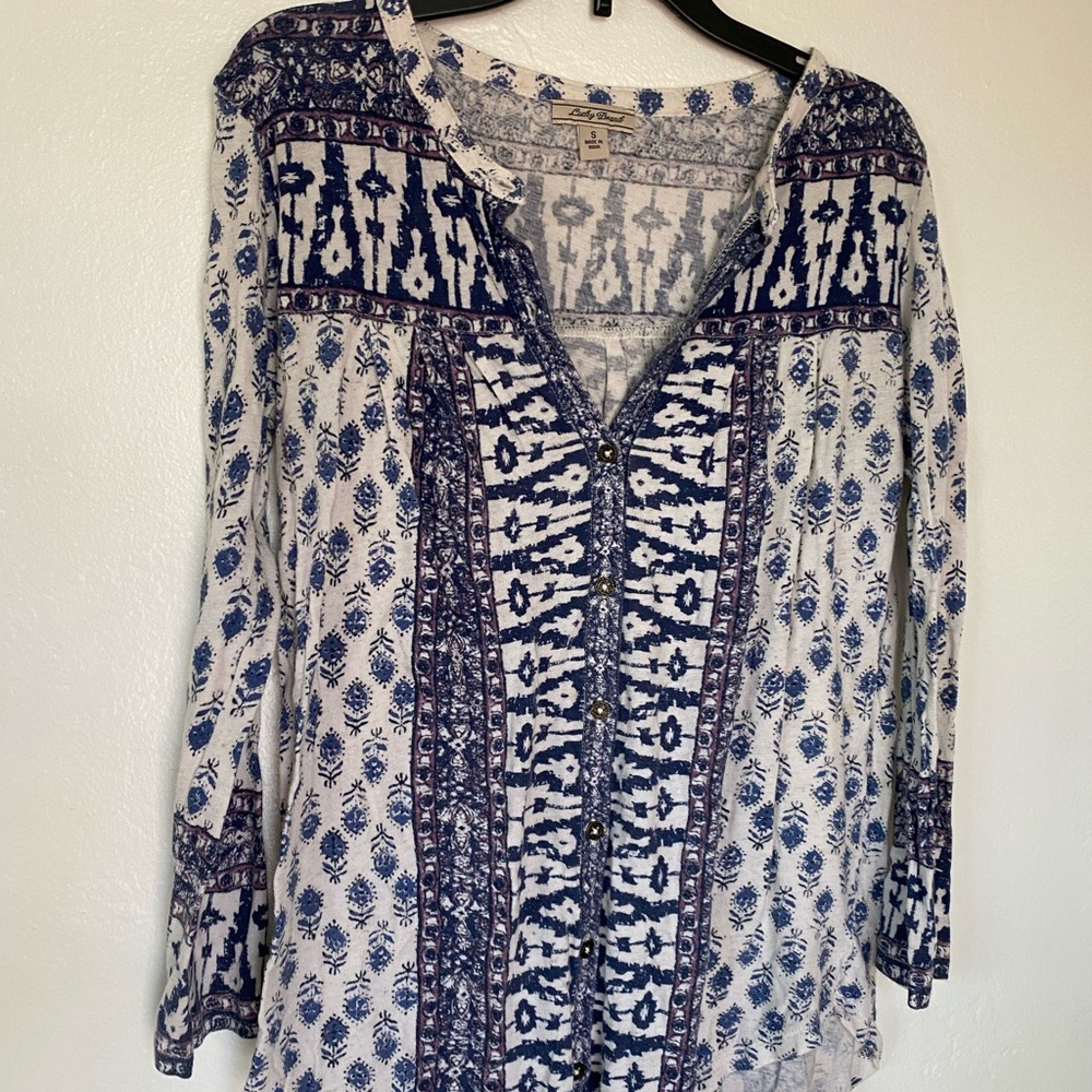 Lucky brand button up top